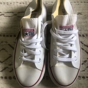 WHITE CHUCK TAYLOR ALL STAR SNEAKER